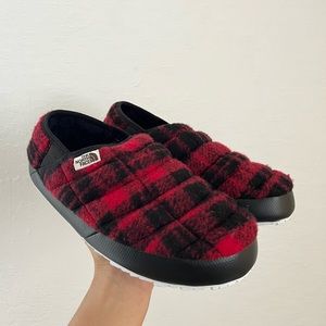 The North Face Women’s Thermoball Traction Wool Mule Slipper Red Plaid Black 8